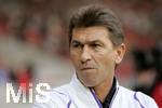 1. Bundesliga Herren, 25.Spieltag im Gottlieb-Daimler-Stadion, VfB Stuttgart - VFL Wolfsburg,  Trainer Klaus AUGENTHALER (Wolfsburg) ist nachdenklich.