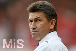 1. Bundesliga Herren, 25.Spieltag im Gottlieb-Daimler-Stadion, VfB Stuttgart - VFL Wolfsburg,  Trainer Klaus AUGENTHALER (Wolfsburg) ist nachdenklich.
