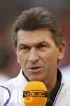1. Bundesliga Herren, 25.Spieltag im Gottlieb-Daimler-Stadion, VfB Stuttgart - VFL Wolfsburg,  Trainer Klaus AUGENTHALER (Wolfsburg) beim Interview mit arena.