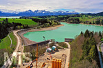 26.04.2019, Der Stausee Forggensee bei Fssen im Allgu. Der Stausee ist derzeit wenig mit Wasser gefllt, der Staudamm links im Bild bei Rosshaupten musste repariert werden, nun sind die Reparaturarbeiten fertiggestellt und der See wird wieder mit Wasser vom Lech aufgefllt.