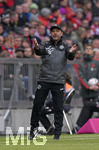 04.05.2019, Fussball 1. Bundesliga 2018/2019, 32. Spieltag, FC Bayern Mnchen - Hannoiver 96, in der Allianz Arena Mnchen. Trainer Thomas Doll (Hannover 96) in Rage.
  
 
