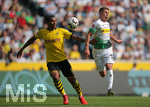 18.05.2019, Fussball 1. Bundesliga 2018/2019, 34. Spieltag, Borussia Mnchengladbach - Borussia Dortmund, im Borussia-Park Mnchengladbach. (L-R) Manuel Akanji (Dortmund) gegen Thorgan Hazard (Gladbach)


