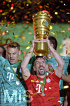 25.05.2019, Fussball DFB-Pokalfinale 2019, RB Leipzig - FC Bayern Mnchen, im Olympiastadion Berlin, der FC Bayern Mnchen feiert den Gewinn des DFB Pokal,  Siegerehrung, Franck Ribery (FC Bayern Mnchen) stemmt den Pokal.

 
