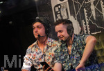 22.08.2019, Videospielemesse gamescom Kln. v.li.n.re.: Florian Diedrich (alias LeFloid, DoktorFroid und FlipFloid) und YouTuber Der Olli.