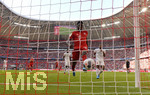 31.08.2019, Fussball 1. Bundesliga 2019/2020, 3.Spieltag, FC Bayern Mnchen - 1.FSV Mainz 05, in der Allianzarena Mnchen.  Alphonso Davies (FC Bayern Mnchen) Torschuss zum 6:1. 

