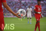 31.08.2019, Fussball 1. Bundesliga 2019/2020, 3.Spieltag, FC Bayern Mnchen - 1.FSV Mainz 05, in der Allianzarena Mnchen.  Ivan Perisic (FC Bayern Mnchen) hat den Spielball in der Hand.

