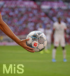 31.08.2019, Fussball 1. Bundesliga 2019/2020, 3.Spieltag, FC Bayern Mnchen - 1.FSV Mainz 05, in der Allianzarena Mnchen.  Ivan Perisic (FC Bayern Mnchen) hat den Spielball in der Hand. 


