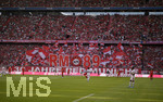 31.08.2019, Fussball 1. Bundesliga 2019/2020, 3.Spieltag, FC Bayern Mnchen - 1.FSV Mainz 05, in der Allianzarena Mnchen. BAyernfans feiern ihren Fanclub RED MUNICHS 

