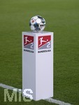 02.09.2019, Fussball 2. Bundesliga 2019/2020, 5.Spieltag, VfB Stuttgart - VfL Bochum, in der Mercedes-Benz Arena Stuttgart, der Spielball DERBYSTAR liegt auf der Stele bereit.

