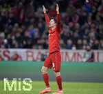 06.11.2019, Fussball UEFA Champions League 2019/2020, Gruppenphase, 4.Spieltag, FC Bayern Mnchen - Olympiakos Pirus, in der Allianz-Arena Mnchen,  Robert Lewandowski (FC Bayern Mnchen) meldet sich.


