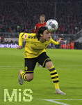 09.11.2019, Fussball 1. Bundesliga 2019/2020, 11.Spieltag, FC Bayern Mnchen - Borussia Dortmund, in der Allianz-Arena Mnchen. Nico Schulz (Dortmund) Kopfball.


