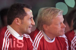 15.11.2019, Fussball 1. Bundesliga 2019/2020,  FC Bayern Mnchen, Jahreshauptversammlung 2019 in der Olympiahalle Mnchen,  v.li: Sportdirektor Hasan Salihamidzic ( Bayern Mnchen) und Oliver Kahn im Gesprch.
 
