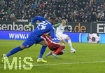 17.12.2019, Fussball 1. Bundesliga 2019/2020, 16.Spieltag, FC Augsburg - Fortuna Dsseldorf, in der WWK-Arena Augsburg,  re: Philipp Max (FC Augsburg) Torschuss zum 1:1 gegen Torwart Steffen Zackary (Dsseldorf).


