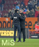 17.12.2019, Fussball 1. Bundesliga 2019/2020, 16.Spieltag, FC Augsburg - Fortuna Dsseldorf, in der WWK-Arena Augsburg,  Nach dem Spiel, v.li: Trainer Martin Schmidt (FC Augsburg) mit Trainer Friedhelm Funkel (Dsseldorf) im Gesprch.


