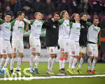 17.12.2019, Fussball 1. Bundesliga 2019/2020, 16.Spieltag, FC Augsburg - Fortuna Dsseldorf, in der WWK-Arena Augsburg,  Schlussjubel der Augsburger


