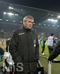17.12.2019, Fussball 1. Bundesliga 2019/2020, 16.Spieltag, FC Augsburg - Fortuna Dsseldorf, in der WWK-Arena Augsburg,  Trainer Friedhelm Funkel (Dsseldorf) nachdenklich.


