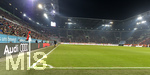 17.12.2019, Fussball 1. Bundesliga 2019/2020, 16.Spieltag, FC Augsburg - Fortuna Dsseldorf, in der WWK-Arena Augsburg, Eckfahne, Seitenlinie, Linienrichter, 


