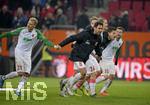 17.12.2019, Fussball 1. Bundesliga 2019/2020, 16.Spieltag, FC Augsburg - Fortuna Dsseldorf, in der WWK-Arena Augsburg,  Schlussjubel der Augsburger, Philipp Max (FC Augsburg), Rani Khedira (FC Augsburg), Fredrik Jensen (FC Augsburg), Daniel Baier (FC Augsburg).


