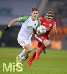17.12.2019, Fussball 1. Bundesliga 2019/2020, 16.Spieltag, FC Augsburg - Fortuna Dsseldorf, in der WWK-Arena Augsburg, Florian Niederlechner (FC Augsburg) am Ball.


