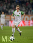 17.12.2019, Fussball 1. Bundesliga 2019/2020, 16.Spieltag, FC Augsburg - Fortuna Dsseldorf, in der WWK-Arena Augsburg,  Fredrik Jensen (FC Augsburg) am Ball.


