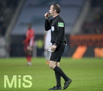 17.12.2019, Fussball 1. Bundesliga 2019/2020, 16.Spieltag, FC Augsburg - Fortuna Dsseldorf, in der WWK-Arena Augsburg, Schiedsrichter Marco Fritz pfeift.


