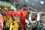 17.12.2019, Fussball 1. Bundesliga 2019/2020, 16.Spieltag, FC Augsburg - Fortuna Dsseldorf, in der WWK-Arena Augsburg, Einlauf der Mannschaften. Adams (Dsseldorf).

