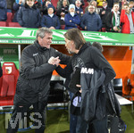 17.12.2019, Fussball 1. Bundesliga 2019/2020, 16.Spieltag, FC Augsburg - Fortuna Dsseldorf, in der WWK-Arena Augsburg, v.li: Trainer Friedhelm Funkel (Dsseldorf) shakehands mit Trainer Martin Schmidt (FC Augsburg).


