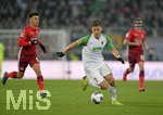 17.12.2019, Fussball 1. Bundesliga 2019/2020, 16.Spieltag, FC Augsburg - Fortuna Dsseldorf, in der WWK-Arena Augsburg,  Florian Niederlechner (FC Augsburg) am Ball.


