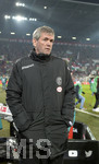 17.12.2019, Fussball 1. Bundesliga 2019/2020, 16.Spieltag, FC Augsburg - Fortuna Dsseldorf, in der WWK-Arena Augsburg,  Trainer Friedhelm Funkel (Dsseldorf) nachdenklich.


