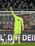 17.12.2019, Fussball 1. Bundesliga 2019/2020, 16.Spieltag, FC Augsburg - Fortuna Dsseldorf, in der WWK-Arena Augsburg,  Torwart Tomas Koubek (FC Augsburg) gibt Handzeichen.


