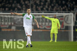 17.12.2019, Fussball 1. Bundesliga 2019/2020, 16.Spieltag, FC Augsburg - Fortuna Dsseldorf, in der WWK-Arena Augsburg, Jeffrey Gouweleeuw (FC Augsburg) zeigt.


