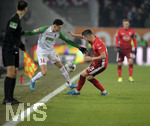 17.12.2019, Fussball 1. Bundesliga 2019/2020, 16.Spieltag, FC Augsburg - Fortuna Dsseldorf, in der WWK-Arena Augsburg,  li: Ruben Vargas (FC Augsburg) am Ball.


