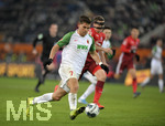 17.12.2019, Fussball 1. Bundesliga 2019/2020, 16.Spieltag, FC Augsburg - Fortuna Dsseldorf, in der WWK-Arena Augsburg, Florian Niederlechner (FC Augsburg) am Ball.


