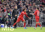 21.12.2019, Fussball 1. Bundesliga 2019/2020, 17.Spieltag, FC Bayern Mnchen - VfL Wolfsburg, in der Allianz-Arena Mnchen. v.li: Joshua Zirkzee (Bayern Mnchen) wird fr Philippe Coutinho (Bayern Mnchen) eingewechselt.


