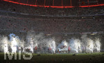 21.12.2019, Fussball 1. Bundesliga 2019/2020, 17.Spieltag, FC Bayern Mnchen - VfL Wolfsburg, in der Allianz-Arena Mnchen.  Nach dem Spiel die Advents-Show fr die Fans, Sternenflitter fliegt durch die Luft in der Arena, hinten ein Feuerwerk. 


