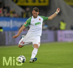18.01.2020, Fussball 1. Bundesliga 2019/2020, 18. Spieltag, FC Augsburg - Borussia Dortmund, in der WWK-Arena Augsburg. Eduard Lwen (FC Augsburg) am Ball.


