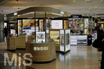 06.01.2020, Hamad-International-Airport Doha, Katar. Innenaufnahme, Duty-Free-Shop mit Parfumerie