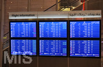 06.01.2020, Hamad-International-Airport Doha, Katar.  Monitore zeigen die Abflge an. 