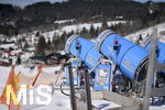 10.02.2020, Skigebiet Jungholz, in sterreich.  Schneekanonen warten auf ihren Einsatz an der Piste. 