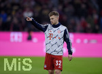 21.02.2020, Fussball 1. Bundesliga 2019/2020, 23. Spieltag, FC Bayern Mnchen - SC Paderborn 07, in der Allianz-Arena Mnchen. Joshua Kimmich (FC Bayern Mnchen) zeigt.


