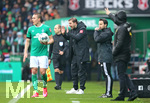 22.02.2020, Fussball 1. Bundesliga 2019/2020, 23. Spieltag, SV Werder Bremen - Borussia Dortmund, im Weserstadion Bremen. Trainer Florian Kohfeldt (mi., Werder Bremen)


