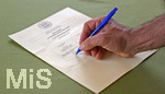 23.03.2020,  Gemeinderatswahl, Brgermeister, Kreistags und Landratswahlen in Bayern 2020, Wahlbezirk Bad Wrishofen in Bayern. Es ist eine Stichwahl ntig, hier whlt ein Brger per Briefwahl.
