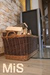 23.03.2020,  Brennholz-Vorrat fr einen Holzofen in einem Wohnzimmer,  in Kaufbeuren (Allgu). 