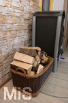 23.03.2020,  Brennholz-Vorrat fr einen Holzofen in einem Wohnzimmer,  in Kaufbeuren (Allgu). 