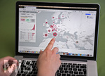 23.02.2020, Coronavirus-Flle auf einer interaktiven Europa-Karte auf einem Computerbildschirm. Heute (23.03.2020) sind 27546 Infizierte personen, 422 geheilt, 115 gestorben.