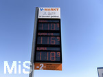 24.02.2020,  Bad Wrishofen, Spritpreisanzeige an einer Supermarkt-Tankstelle, der Diesel kostet 1,10 Euro.