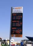 24.02.2020,  Bad Wrishofen, Spritpreisanzeige an einer Supermarkt-Tankstelle, der Diesel kostet 1,10 Euro.