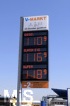 24.02.2020,  Bad Wrishofen, Spritpreisanzeige an einer Supermarkt-Tankstelle, der Diesel kostet 1,10 Euro.