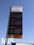 24.02.2020,  Bad Wrishofen, Spritpreisanzeige an einer Supermarkt-Tankstelle, der Diesel kostet 1,10 Euro.
