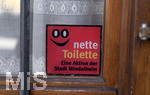 05.04.2020, Mindelheim (Unterallgu) Stadtansicht, Schild: Nette Toilette an einem Restaurant.